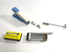 画像2: 【処分品】 1940-50's “ARROW” Stapler + 1,000 staples (2)