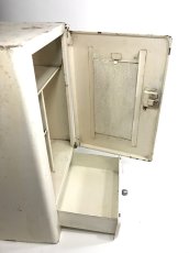 画像11: 1940-50's French "Shabby" Steel Bathroom Medicine Cabinet (11)