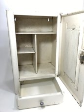 画像8: 1940-50's French "Shabby" Steel Bathroom Medicine Cabinet (8)