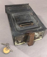 画像9: 【CORBIN LOCK CO.】 1910's Brass Wall Mount Mail Box with Newspaper Holder (9)