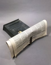 画像4: 【CORBIN LOCK CO.】 1910's Brass Wall Mount Mail Box with Newspaper Holder (4)