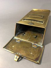 画像12: 1890-1910's "Solid Brass" Wall Mount Mail Box 【Made in ENGLAND】 (12)