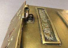 画像10: 1890-1910's "Solid Brass" Wall Mount Mail Box 【Made in ENGLAND】 (10)