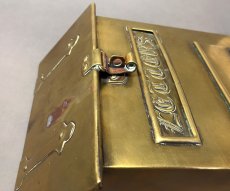 画像4: 1890-1910's "Solid Brass" Wall Mount Mail Box 【Made in ENGLAND】 (4)