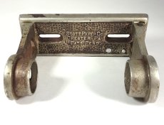 画像2: 1930's【Scott】 "Shabby" Cast Iron Toilet Paper Holder (2)