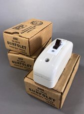 画像1: -＊残り2個＊-  1940's "SURFOLET" Porcelain Switch【デッドストック】 (1)