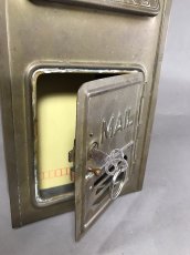 画像7: 1920-30's "CORBIN LOCK CO."  Brass Wall Mount Mail Box  【鍵付き】 (7)