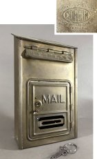 画像1: 1920-30's "CORBIN LOCK CO."  Brass Wall Mount Mail Box  【鍵付き】 (1)