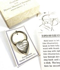 画像1:  1940's  ♡Heart Shaped♡ Advertising Key Ring  【箱付きDEAD-STOCK】 (1)