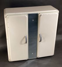 画像2: 1940-50's French "Shabby" Steel Bathroom Medicine Cabinet (2)