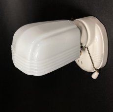画像2: 1930-40's Art Deco Porcelain Bathroom Lamp (2)