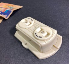 画像3: 1940's "Child's Proof" Bakelite Outlet (3)