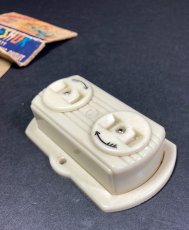 画像4: 1940's "Child's Proof" Bakelite Outlet (4)