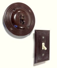 画像1: 1920-30's ☆ Art Deco ☆  “ROUND” & “SQUARE” Bakelite Switch 【2個セット】 (1)