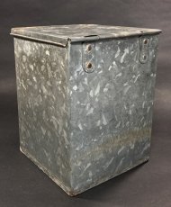 画像6: 1940's “IDEAL FARMS INC.” Galvanized Milk Delivery Cooler Box (6)