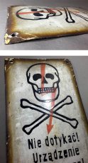 画像2: 1950-60's  "Skull & Crossbone"  Enameled ⚡︎ Sign (2)