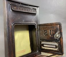 画像8: ☆CORBIN LOCK CO.☆ 最古モデル！！ 1900-10's Brass Wall Mount Mail Box with Newspaper Holder (8)