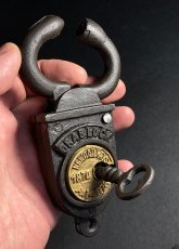 画像3: 【NSW Railways】  1870's “CRAB LOCK”  Cast Iron Railroad Padlock (3)