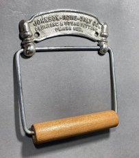 画像2: 1900-20's 【Johnson Rowe Daly Co.】 Cast Brass Toilet Paper Holder (2)