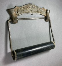 画像2: 1884 N.Y.【A.P.W PAPER CO. N.Y.】Cast Iron Toilet Paper Holder (2)