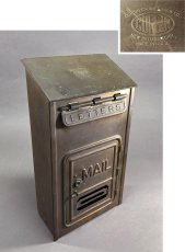 画像1: 1920-30's "CORBIN LOCK CO." Brass Wall Mount Mail Box (1)