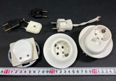 画像4: 1950's "GERMANY" Bakelite Outlet & Plugs (4)