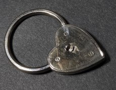 画像4:  1940's  ♡Heart Shaped♡ Advertising Key Ring  (4)