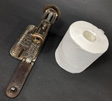 画像3: 1910's "AMCO" Iron Toilet Paper Holder (3)