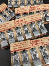 画像3: 1940's “Bradley's Clothes Pins” Aluminum Clothes Pins  【残り5個】 (3)
