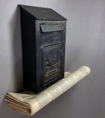 画像1: ★CORBIN LOCK CO.★ 最古モデル！！ 1900-10's Brass Wall Mount Mail Box with Newspaper Holder  【オリジナルキー付き】 (1)