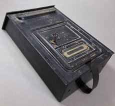 画像5: ★CORBIN LOCK CO.★ 最古モデル！！ 1900-10's Brass Wall Mount Mail Box with Newspaper Holder  【オリジナルキー付き】 (5)