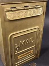 画像4: 1920-30's "CORBIN LOCK CO."  Brass Wall Mount Mail Box  【鍵付き】 (4)