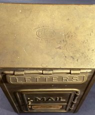 画像3: 1920-30's "CORBIN LOCK CO."  Brass Wall Mount Mail Box  【鍵付き】 (3)