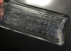 画像2: 1910-20's "West Disinfecting Co. N.Y." Glass Bottle (2)