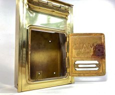 画像8: -＊Polished＊-  1920-30's "CORBIN LOCK CO."  Brass Wall Mount Mail Box (8)