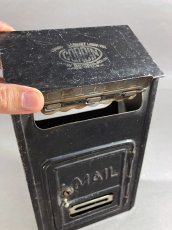 画像4: 1920-30's "CORBIN LOCK CO." Brass Wall Mount Mail Box (4)