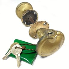 画像2: ★ Spin-Lock !! ★　 1910-30's "Oddball" Door Knob  (2)