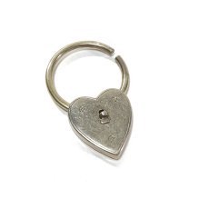 画像5:  1940's  ♡Heart Shaped♡ Advertising Key Ring  (5)