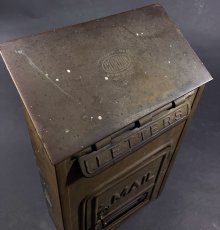 画像3: 1920-30's "CORBIN LOCK CO." Brass Wall Mount Mail Box (3)
