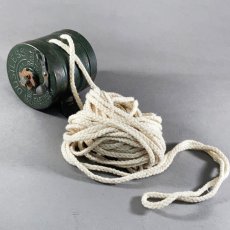 画像5: 1910-20's "DUSTLESS" Wood Handle Clothes-Line Reel (5)