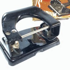 画像2: 1930's “Adjustable” 3-HOLE Paper Punch  【Dead-Stock】 (2)