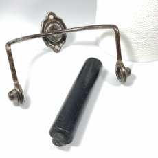 画像7:  1920's Solid Steel Frame Toilet Paper Holder (7)