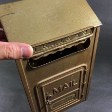 画像5: 1920-30's "CORBIN LOCK CO."  Brass Wall Mount Mail Box (5)