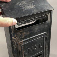 画像4: 1910-20's "CORBIN LOCK CO." Brass Wall Mount Mail Box (4)