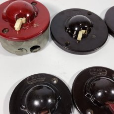 画像4: 1920-30's   ★ Art Deco ★ “ROUND” Bakelite Switch  -＊12個セット＊-  【Dark Brown＆Wine Red】 (4)