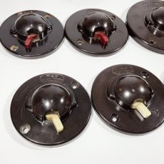 画像3: 1920-30's   ★ Art Deco ★ “ROUND” Bakelite Switch  -＊12個セット＊-  【Dark Brown＆Wine Red】 (3)