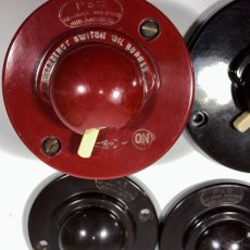 画像10: 1920-30's   ★ Art Deco ★ “ROUND” Bakelite Switch  -＊12個セット＊-  【Dark Brown＆Wine Red】 (10)