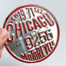 画像3: 【1971 CHICAGO】Motorcycle Vehicle Tax License Plate Medallion Tag (3)