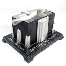 画像1: -★超・Mint Condition★-  1920-30's Art Deco "SKYSCRAPER"  Cast Aluminum Ashtray (1)