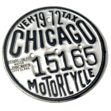 画像1: 【1972 CHICAGO】Motorcycle Vehicle Tax License Plate Medallion Tag (1)